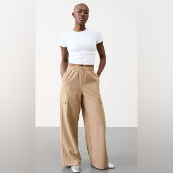 Athleta Promenade Cargo Pants Khaki Wide Leg Size Large NWT - Picture 9 of 9